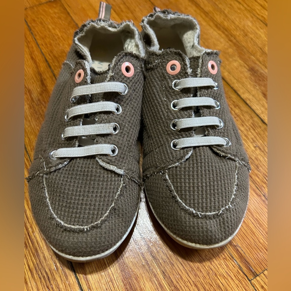 Vionic Beach Women's Pismo Casual Sneakers, Grey, 6.5